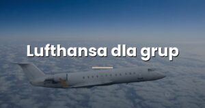 Samolot odrzutowy nad warstwą chmur z napisem Lufthansa dla grup