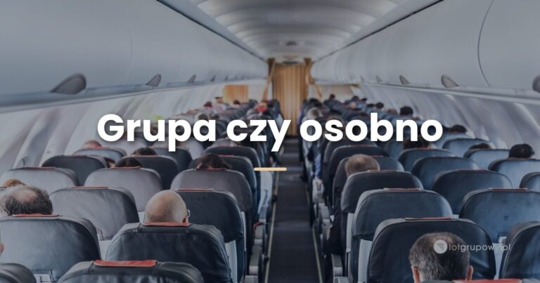 Pasażerowie w kabinie samolotu, napis Grupa czy osobno